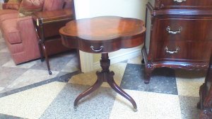 scalloped top drum table